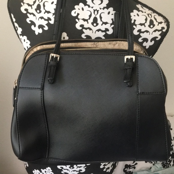 🔆SOLD🔆 GUESS Purse (w/ vintage dust bag) - Picture 6 of 6